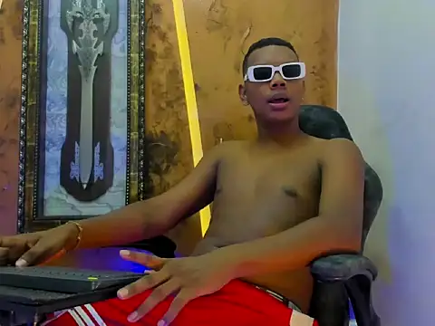 Snapshot of the_hot_boy0 chatting on November 9, 12:25 pm the hot boy0 online show from November 9, 12:25 pm