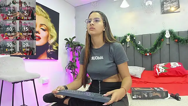 Snapshot of kendra_london chatting on December 3, 11:30 am kendra london online show from December 3, 11:30 am