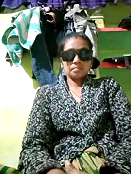 Snapshot of Sexy_monikah chatting on December 15, 3:27 pm Sexy monikah online show from December 15, 3:27 pm