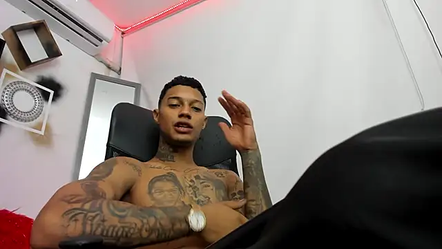 Snapshot of YuleimysAndAlex chatting on November 6, 2:34 am YuleimysAndAlex online show from November 6, 2:34 am