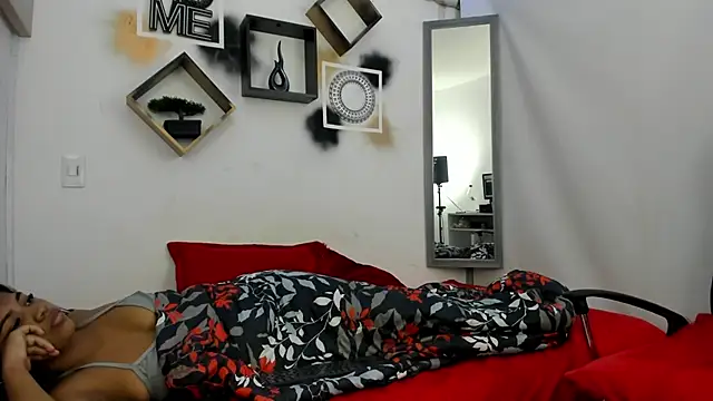 Snapshot of YuleimysAndAlex chatting on November 11, 4:12 am YuleimysAndAlex online show from November 11, 4:12 am