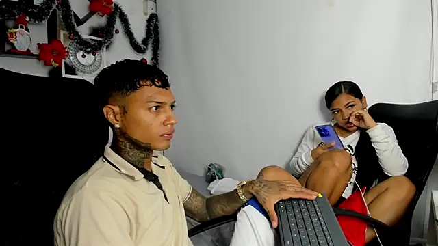 Snapshot of YuleimysAndAlex chatting on December 16, 3:33 am YuleimysAndAlex online show from December 16, 3:33 am