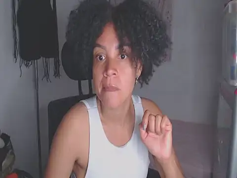 Snapshot of shayna_cute chatting on May 10, 12:38 am shayna cute online show from May 10, 12:38 am