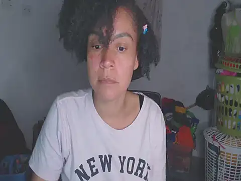 Snapshot of shayna_cute chatting on May 15, 2:29 am shayna cute online show from May 15, 2:29 am