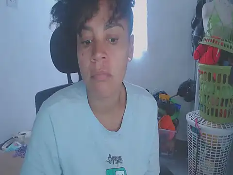 Snapshot of shayna_cute chatting on May 19, 8:59 pm shayna cute online show from May 19, 8:59 pm