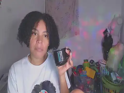 Snapshot of shayna_cute chatting on May 27, 1:57 am shayna cute online show from May 27, 1:57 am