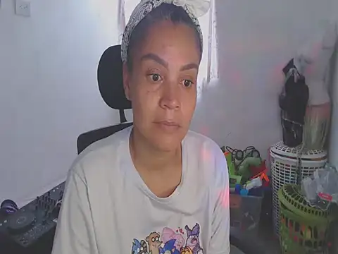 Snapshot of shayna_cute chatting on May 27, 8:28 pm shayna cute online show from May 27, 8:28 pm
