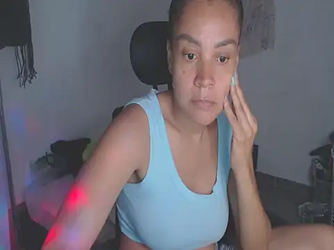 Snapshot of shayna_cute chatting on May 30, 3:47 am shayna cute online show from May 30, 3:47 am