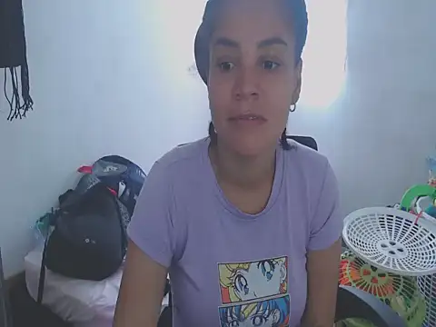 Snapshot of shayna_cute chatting on June 2, 6:43 pm shayna cute online show from June 2, 6:43 pm