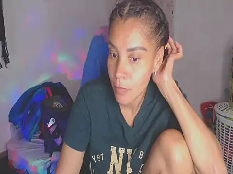 Snapshot of shayna_cute chatting on June 5, 6:52 am shayna cute online show from June 5, 6:52 am