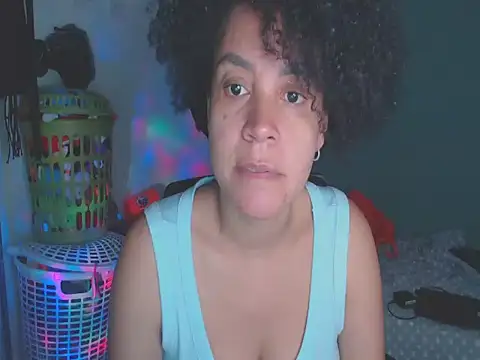 Snapshot of shayna_cute chatting on June 16, 12:13 am shayna cute online show from June 16, 12:13 am