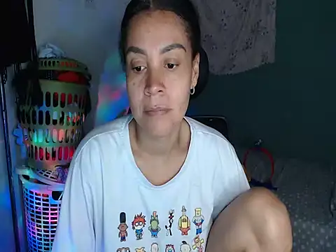 Snapshot of shayna_cute chatting on June 28, 2:28 am shayna cute online show from June 28, 2:28 am