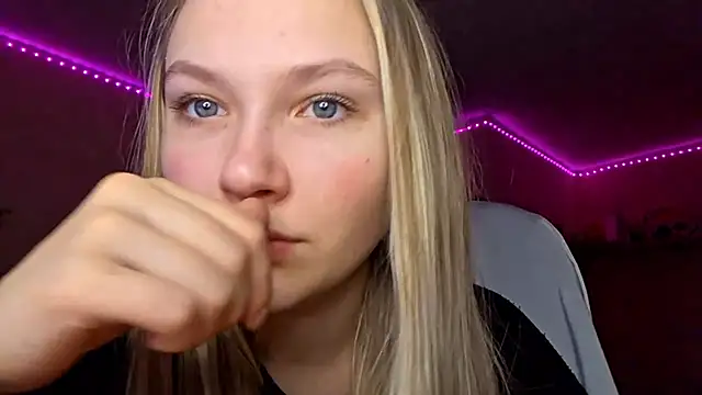 KarinRobertson online show from February 10, 5:28 pm