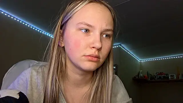 KarinRobertson online show from March 16, 5:06 pm