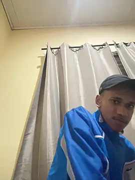 Snapshot of Novinhode18__ chatting on April 11, 5:12 am Novinhode18 online show from April 11, 5:12 am