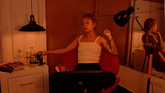 Snapshot of Raven444 chatting on November 7, 10:21 pm Raven444 online show from November 7, 10:21 pm