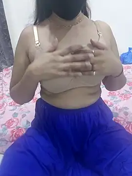 Aarti909090 online show from May 1, 1:16 pm