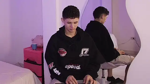 Snapshot of Eiden_Blake chatting on November 30, 11:42 pm Eiden Blake online show from November 30, 11:42 pm