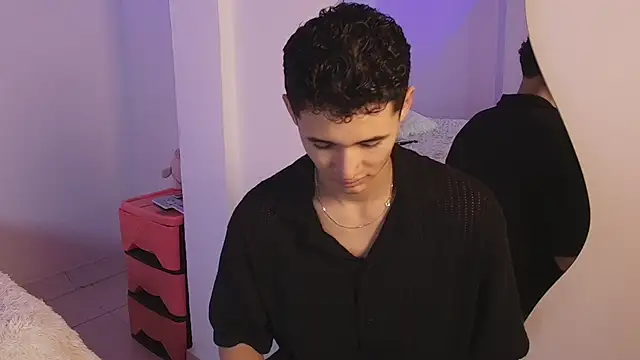 Snapshot of Eiden_Blake chatting on December 13, 11:43 pm Eiden Blake online show from December 13, 11:43 pm