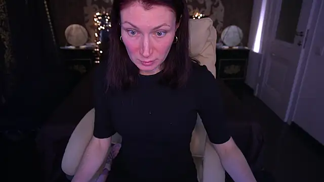 Snapshot of AmiraGoldd chatting on April 13, 7:30 pm AmiraGoldd online show from April 13, 7:30 pm