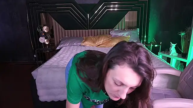 ZafiraMoonn online show from December 18, 7:14 am