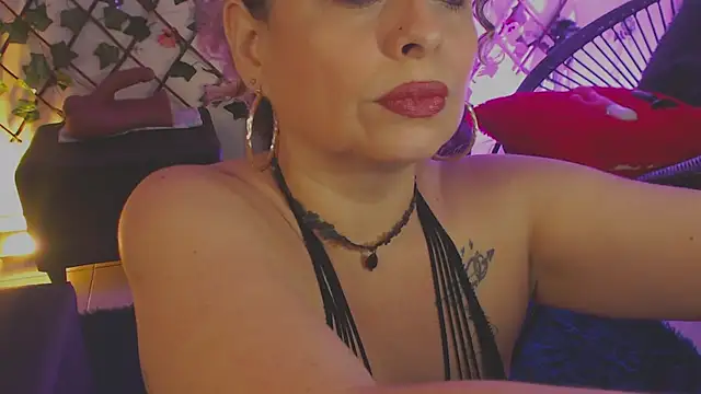 Snapshot of katjohanna chatting on July 1, 4:25 am katjohanna online show from July 1, 4:25 am