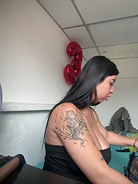 Snapshot of Valen_Ross chatting on November 5, 6:08 pm Valen Ross online show from November 5, 6:08 pm