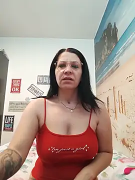 Snapshot of SugarDiamonds chatting on June 22, 6:21 am SugarDiamonds online show from June 22, 6:21 am