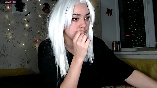 Snapshot of KotiK_meov chatting on November 28, 4:42 pm KotiK meov online show from November 28, 4:42 pm