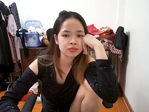 Snapshot of ---Lusi03--- chatting on December 19, 3:35 am ---Lusi03--- online show from December 19, 3:35 am