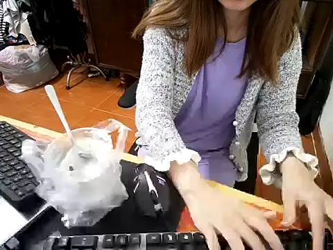 Snapshot of ---Lusi03--- chatting on January 6, 2:48 am ---Lusi03--- online show from January 6, 2:48 am