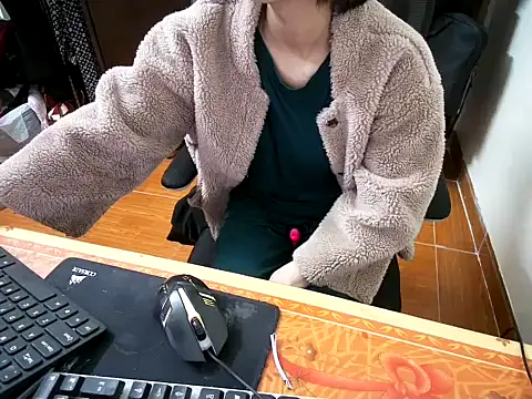 Snapshot of ---Lusi03--- chatting on February 5, 9:52 pm ---Lusi03--- online show from February 5, 9:52 pm