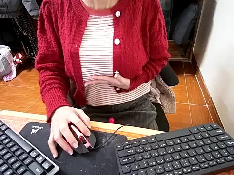 Snapshot of ---Lusi03--- chatting on February 11, 10:20 am ---Lusi03--- online show from February 11, 10:20 am