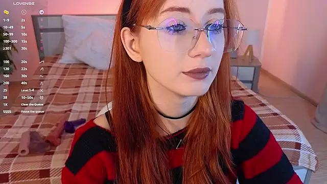 WICKEDEMBER online show from May 1, 1:32 am