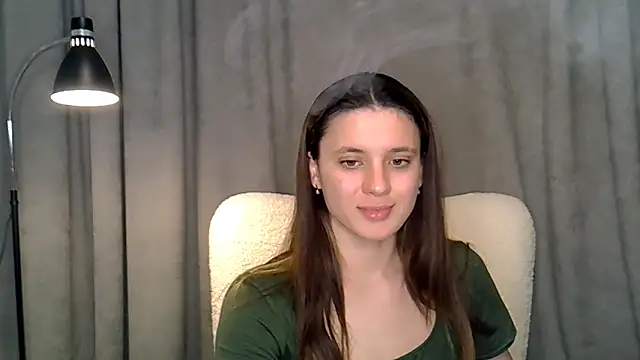 Snapshot of KiraHoney chatting on June 12, 7:35 pm KiraHoney online show from June 12, 7:35 pm