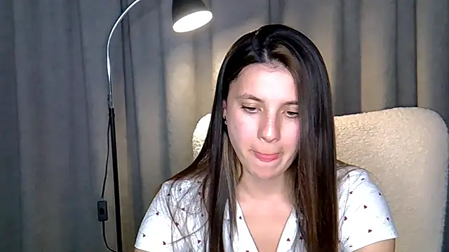 Snapshot of KiraHoney chatting on June 16, 7:16 pm KiraHoney online show from June 16, 7:16 pm