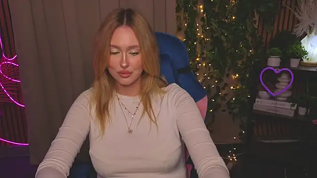 VickieHubbard online show from December 18, 10:21 am