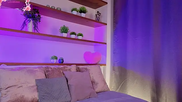JeanToh online show from July 30, 2:49 pm