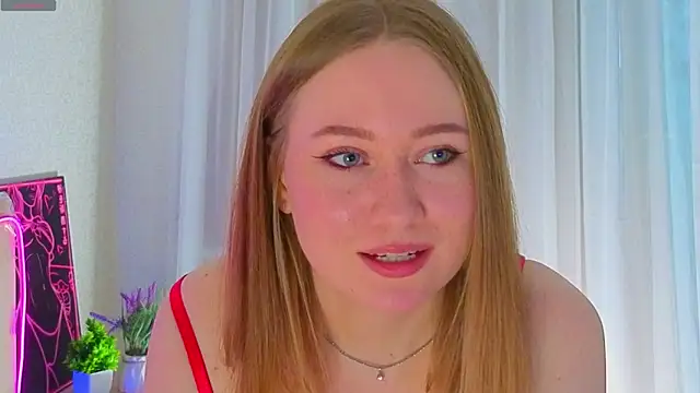 Snapshot of LillianGonzalez chatting on April 4, 7:28 am LillianGonzalez online show from April 4, 7:28 am