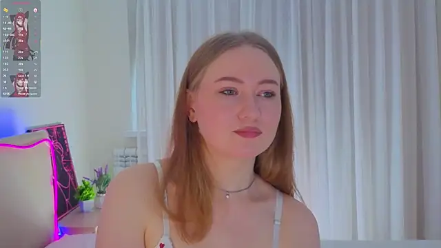 Snapshot of LillianGonzalez chatting on April 8, 8:25 am LillianGonzalez online show from April 8, 8:25 am