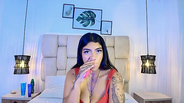 Snapshot of KimberlyFox_t chatting on June 6, 12:43 pm KimberlyFox t online show from June 6, 12:43 pm