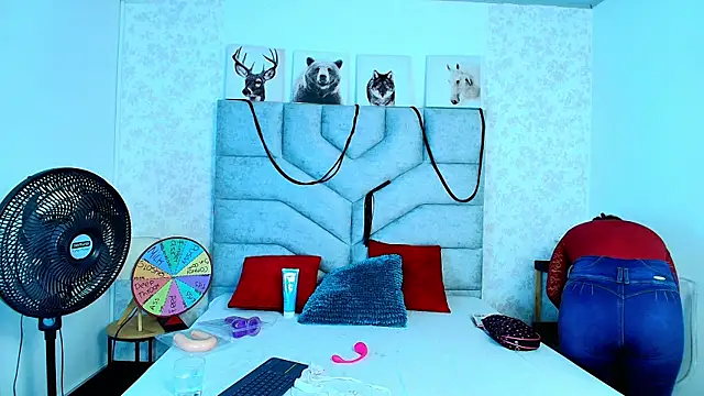 Snapshot of KimberlyFox_t chatting on June 19, 1:15 pm KimberlyFox t online show from June 19, 1:15 pm