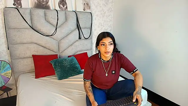 Snapshot of KimberlyFox_t chatting on July 13, 3:15 pm KimberlyFox t online show from July 13, 3:15 pm
