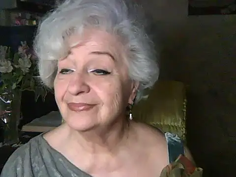 Snapshot of ValeriaKroww chatting on May 18, 4:13 pm ValeriaKroww online show from May 18, 4:13 pm