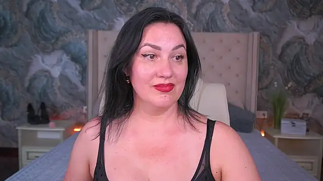 Snapshot of VelvetLuck chatting on June 19, 1:10 am VelvetLuck online show from June 19, 1:10 am
