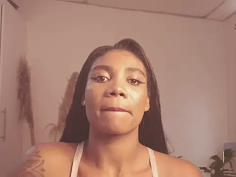 Miss Benz online show from November 12, 1:55 pm