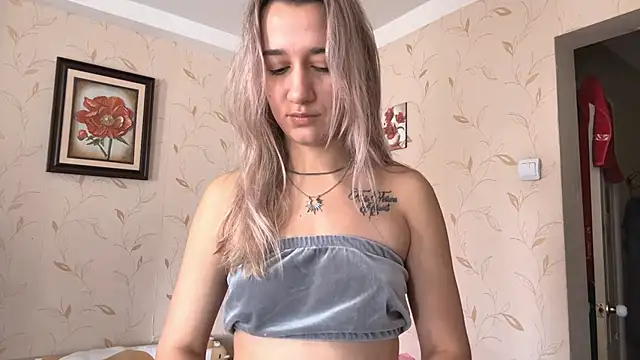 Snapshot of Auroragin chatting on November 4, 9:30 am Auroragin online show from November 4, 9:30 am