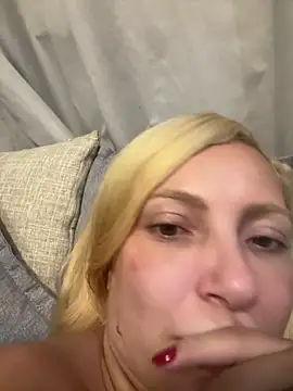 melisboa online show from February 17, 3:47 am