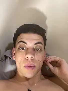 Snapshot of garoto19sex chatting on November 19, 1:27 am garoto19sex online show from November 19, 1:27 am