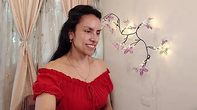 Snapshot of Bella_Exhibition chatting on May 23, 7:07 pm Bella Exhibition online show from May 23, 7:07 pm